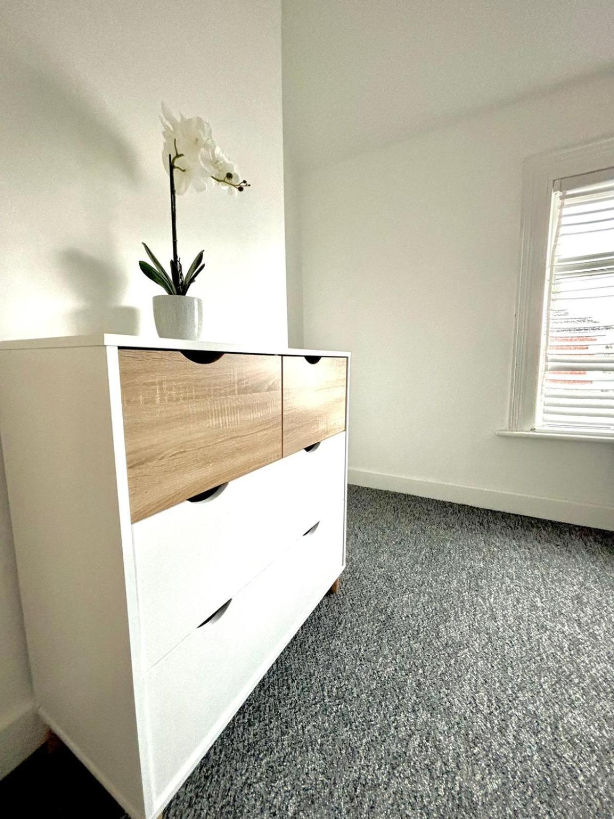 3-Bed Home From Home, Sleeps 6, Great For Contractors, Close To Gulliver'S Valley Theme Park, Free Parking, Hot Tub, Couple Retreat Шеффілд Екстер'єр фото